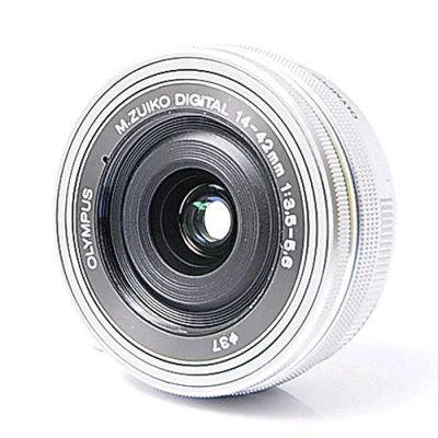 Immagine di Olympus M.Zuiko Digital ED Obiettivo 14 42mm 1:3.5 5.6 EZ, Micro Quattro Terzi, per Fotocamere OM D e PEN, Argento