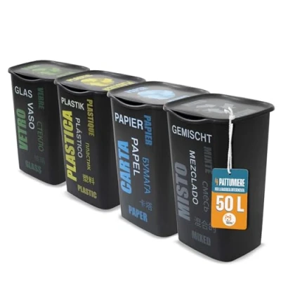 Immagine di AKITAInk Set 4 Pattumiere Raccolta Differenziata con Coperchio 50 Litri AKIPOKERDESIGN Scritte Carta, Plastica, Vetro, Misto Design Funzionale e Capiente