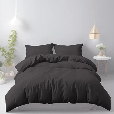 Immagine di Set Copripiumino Matrimoniale 240x220 CM con 2 Federe 65x65 in Microfibra Ultra Morbida, Ipoallergenico e Traspirante, Facile da Lavare, Nero Monocromatico, Design Elegante Moderno