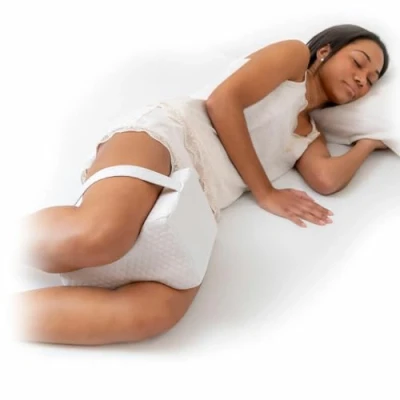 Immagine di InnovaGoods® cuscino ergonomico per gambe e ginocchia, in schiuma viscoelastica, con design a farfalla. Sollievo migliore riposo nella postura corretta.
