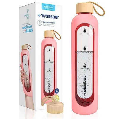 Immagine di Wessper Trinkmotivation (WES260) Borraccia in vetro borosilicato con indicazione del tempo, 1 l, coperchio bambù, riutilizzabile, custodia silicone, colore: rosa