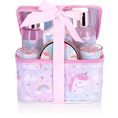 Immagine di BRUBAKER Cosmetics 7 Pz. Unicorno Set da Bagno e Doccia Cherry Blossom Confezione Regalo con Fragranza Fiore di Ciliegio Incl. 2 Candele Profumate in una Scatola Cosmetica
