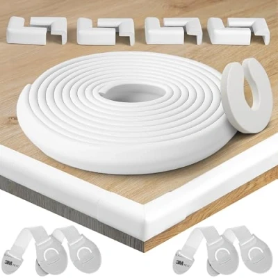 Immagine di HAPPY CHLEA® Paraspigoli per Bambini in Gomma, Kit di Protezione e Sicurezza 6,4 M Copertura Totale con Rotolo Paracolpi 8 Angolari Morbidi, 1 Fermaporta 4 Blocca Cassetti. Certificato