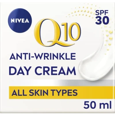 Immagine di NIVEA Q10 crema da giorno anti rughe Power Protecting SPF 30 (50 ml), viso antirughe con pelle identica e creatina, per 3 macchie di età
