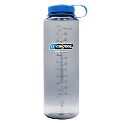 Immagine di Nalgene Sustain Borraccia in Tritan senza BPA, realizzata con materiale derivato dal 50% di rifiuti plastica, 1360 ml, imboccatura larga, colore grigio