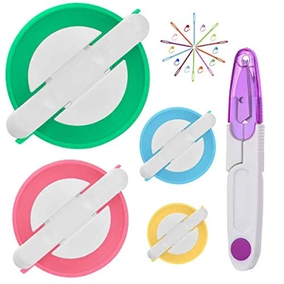 Immagine di KNEWMART Pompon Maker,4 Taglie Fluff Ball Weaver Needle Pompom Maker Set Fai da Te Pompoms Artigianato Doll Making Kit Contiene 1 Forbici + 10 pennarelli per Punti Maglia Aghi in plastica (25)