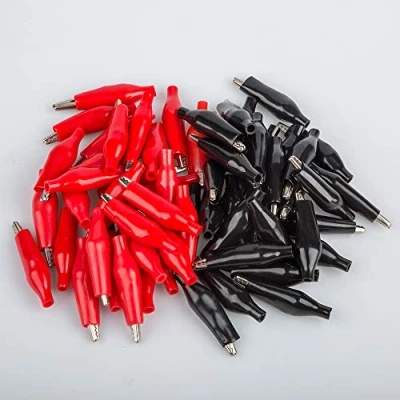 Immagine di YuCool Confezione da 60 clip a coccodrillo 35 mm, argentate, placcate in nichel, con copertura isolante protettiva rossa e nera, per test di laboratorio