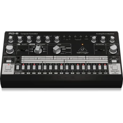Immagine di Behringer RD 6 BK Classica drum machine analogica con 8 suoni di batteria, sequencer a 16 fasi ed effetto distorsione
