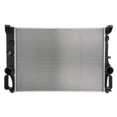 Immagine di NISSENS 67102A Radiatore motore Alluminio 640 459 32 Alette di raffreddamento saldate MERCEDES BENZ: Classe E T modell, Sedan, CLS Coupe