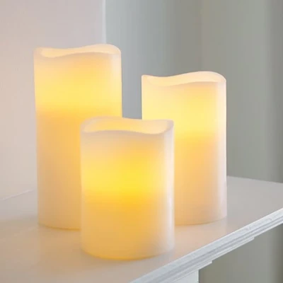Immagine di Lights4fun Set di 3 Candele LED Senza Fiamma in Vera Cera con Bianco Caldo a Pile per Uso Interni