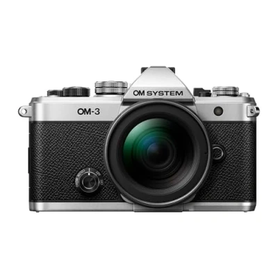 Immagine di OM SYSTEM Fotocamera 3 con Sistema Micro Quattro Terzi, Sensore Stacked BSI da 20 MP, Stabilizzazione dell&#039;Immagine a 5 Assi, Argento, Obiettivo M.Zuiko Digital 12 45 mm f4.0 PRO