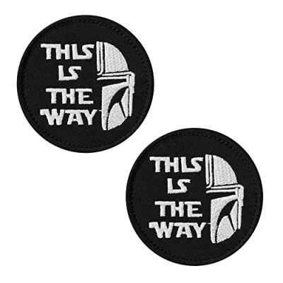 Immagine di 2 Pezzi Toppa Compatibile con Star War This is the Way Mandalorian Mezzo Casco Emblema Gancio e Anello per Maglia Zaino Cappelli Vestiti Giubbotto Cani Tattico Militare Collezione