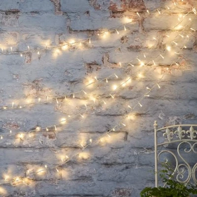 Immagine di Lights4fun Catena di Luci a 800 LED Bicolore Bianco e Caldo Cavo Trasparente con Timer per Interni ed Esterni