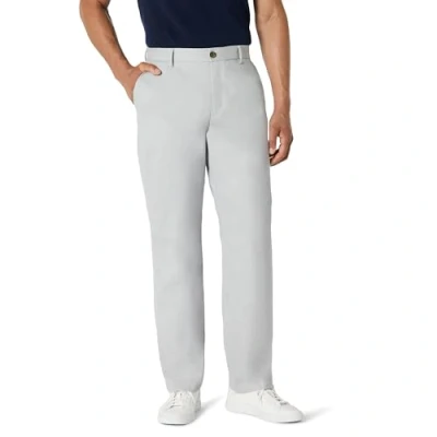 Immagine di Amazon Essentials Pantaloni Chino Classici con Parte Piatta sul Davanti Resistenti alle Pieghe (Disponibili in Taglie Extra Forti) Uomo, Grigio Chiaro, 31W / 28L