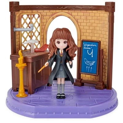 Immagine di Wizarding World, Set Classe di Incantesimi Harry Potter con bambola esclusiva Hermione Granger e accessori dai 5 anni