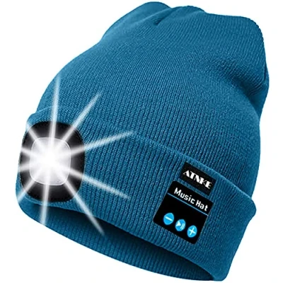 Immagine di ATNKE Berretto Bluetooth con LED Illuminato, USB Ricaricabile Wireless Musicale Cappello da Corsa Ultra Bright 4 Impermeabile Lampada Uso per Sci Escursionismo Campeggio Ciclismo (Blu Pavone)