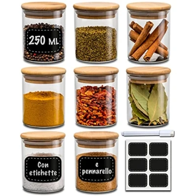 Immagine di Praknu Set Barattoli Spezie Vetro con Coperchi 8pcs x 250ml Contenitori per Cucina Ermetici Etichette Lavabili in Lavastoviglie Spezie, Erbe e Tè
