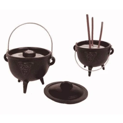 Immagine di Find Something Different Bruciatore di incenso a calderone in ghisa con simbolo triquetra