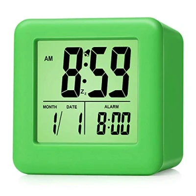 Immagine di Plumeet Sveglia Digitale da Viaggio, Facile Impostare, con Snooze, Retroilluminazione, Ampio Display per Ora, Mese, Data e (Verde)