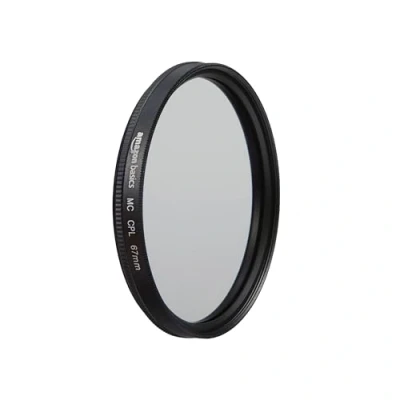 Immagine di Amazon Basics 67 mm Filtro di Protezione Polarizzatore Circolare per Colori più Intensi, Riduzione dei Riflessi e Bagliori, Multistrato, Protegge da Polvere, Sporcizia Graffi