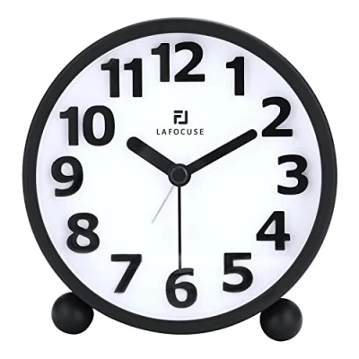 Immagine di Lafocuse Metallo Sveglia Silenzioso con Luce Notturna, Snooze da Comodino Analogico Nero Numeri 3D, Classico senza Ticchettio Orologi Scrivania e Scaffale 10.5cm