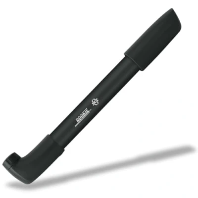 Immagine di SKS Germany Rookie 3 (265 280 mm) Pompa ad Aria per Bici (Adatta a Tutti i Tipi di valvole, Tecnologia O Ring un&#039;immediata Formazione Pressione, può Essere montata sul Portapacchi), Nero