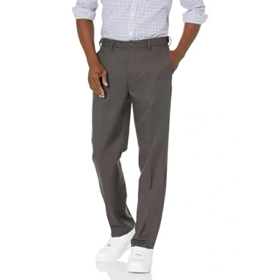Immagine di Amazon Essentials Pantaloni Classici con Vita Espandibile e Piatti sul Davanti Uomo, Grigio Scuro, 32W / 31L