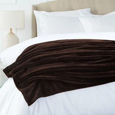 Immagine di Amazon Basics copriletto, non riscaldata, realizzata in morbido velluto felpato, cioccolato, 168 x 229 cm