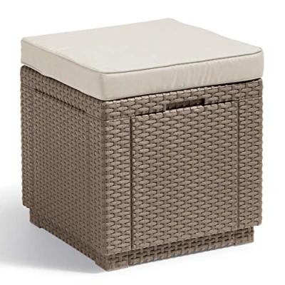 Immagine di Allibert di Keter » Sgabello a cubo con vano portaoggetti, cappuccino, cuscino incluso, coperchio rimovibile, effetto rattan piatto, resistente alle intemperie, 42x42x39 cm