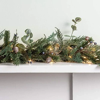 Immagine di Lights4fun Ghirlanda natalizia a forma di bacche e pigne da 2 m Mirco LED con timer, decorazione