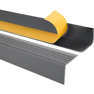 Immagine di Profilo per bordi scale angolare in PVC autoadesivo, Paraspigolo Strisce antiscivolo gradini RGP 50x42mm, grigio scuro, 130cm