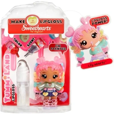 Immagine di Yummiland x Sweethearts Lip Gloss Doll Lily Hearts Fornita con un kit di lucidalabbra fai da te, Età 4+