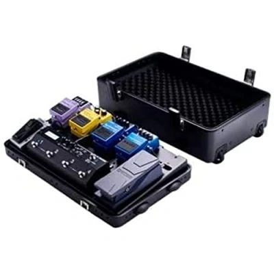 Immagine di BOSS BCB 90X Grande Pedaliera per Chitarra con Custodia e Coperchio Integrati in Robusto Materiale Stampato Box di Collegamento, Personalizzabile Accogliere fino a Dieci Pedali
