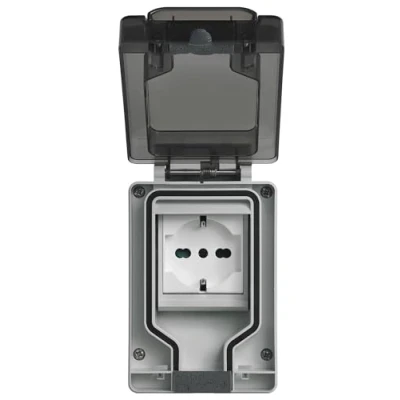 Immagine di Vimar 14962.U Plana Presa SICURY 2P+T 16 a 250 V universale standard italiano P40 in contenitore da parete stagno IP66 spina inserita, bianco 2 moduli