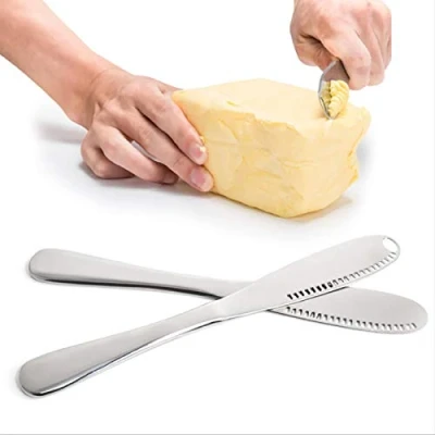 Immagine di Vanra, set di 4 coltelli per burro e burro, in acciaio inox, con bordo seghettato, fessure triturare burro.