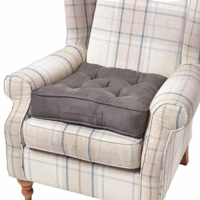 Immagine di Homescapes Cuscino per poltrona in finto camoscio con imbottitura di sostegno, alzata 10 cm una maggior comodità, ideale gravidanza, post operatorio o neo mamme, Grey, 50 x