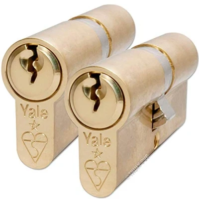 Immagine di Yale KM3550 PB Set di 2 cilindri con sigillo qualità a doppia stella, 3 chiavi, alta sicurezza, adatti tutti i tipi porte, finitura in ottone, 35:10:50 (95 mm)