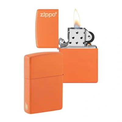Immagine di Zippo Accendino antivento con logo e fiamma, finitura arancione opaca, ricaricabile, fiamma regolabile, confezione regalo, struttura in metallo, prodotto negli Stati Uniti