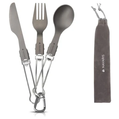 Immagine di Navaris Set 3X Posate da Campeggio in Titanio Kit Forchetta Coltello Cucchiaio Ultra Leggero per Camping Trekking Picnic Impugnatura Acciaio Inox con Custodia e Gancio incl.