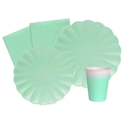 Immagine di Kit Party Tavola Flower Shape per 24 persone (112 pezzi: piatti Ø23cm, Ø18cm, bicchieri 200ml, 40 tovaglioli 33x33cm) in carta compostabile eco friendly, verde menta