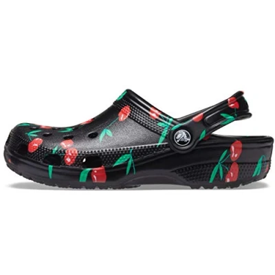 Immagine di Crocs Zoccoli Unisex per Adulti Classic Graphic Clog, Ciliegia, 4 Donne/2 Uomini, 33/33.5 EU