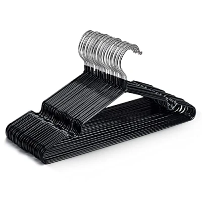 Immagine di Keplin Grucce Metallo Premium Rivestito in Gomma Confezione da 20, Salvaspazio, Organizzazione, Robuste Stampelle Abiti per Armadi, Stand Appendiabiti e Binari (Nero)