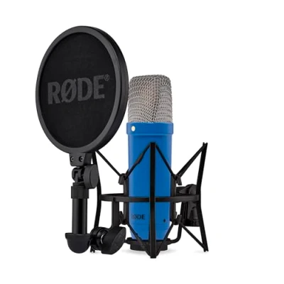 Immagine di RØDE NT1 Signature Series Microfono a Condensatore Diaframma Largo con Supporto Antiurto, Filtro Anti pop e Cavo XLR per Produzione Musicale, Registrazione Vocale, Streaming Podcasting (Cobalto)