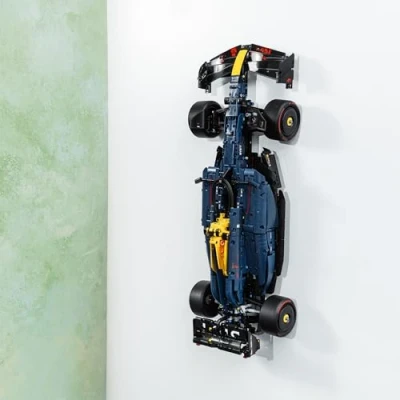 Immagine di Brickify Staffa di montaggio a parete compatibile con Lego Technic Red Bull RB20 42206 Mostra in modo sicuro la tua auto Set non incluso