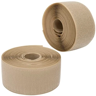 Immagine di Aerzetix C66007 Nastro/rotolo di scratch 50mm 5 metri auto aggrappante organizer/fermacavo striscia aggancio sacchetto indumento cinghia colore: beige scuro in poliammide e poliestere