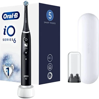 Immagine di Oral B iO Series Spazzolino da denti elettrico ricaricabile con 1 manico intelligente, colore nero, spazzola e custodia viaggio Premium in omaggio