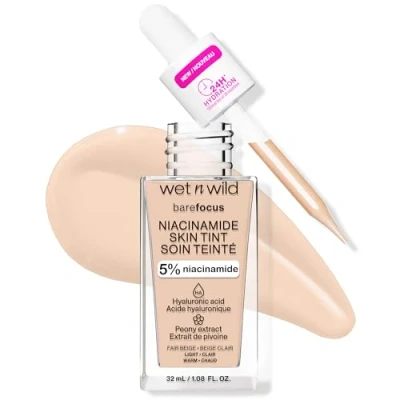 Immagine di Wet n Wild Bare Focus Niacinamide Skin Tint, Fondotinta Leggero con Formula Modulabile, Arricchito Acido Ialuronico E Vitamina per un Look Radioso, Fair Beige