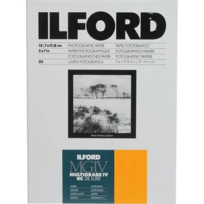 Immagine di Ilford 1168255 Multigrade IV RC Deluxe Resin Coated VC variable Contrast Black &amp; White Enlarging Paper 12,7 x 17,8 cm 25 fogli satin