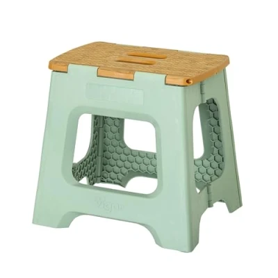 Immagine di VIGAR Sgabello pieghevole Modello Compact Altezza 32 cm Base superiore antiscivolo Ideale cucina, bagno e campeggio Passo massimo 150 kg Colore verde marrone