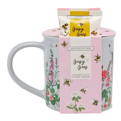 Immagine di Heathcote &amp; Ivory Busy Bees Set di tazze da regalo, 2 x 50 ml, crema per le mani e tazza in ceramica, mantengono morbide profumate, cruelty free vegane, misure adatte ai viaggi